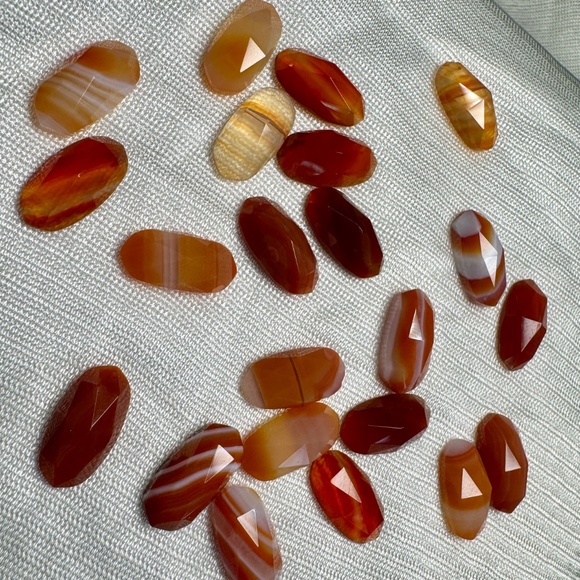 Lot of red & orange banded carnelian & onyx agate gemstones for jewelry making - Picture 3 of 7